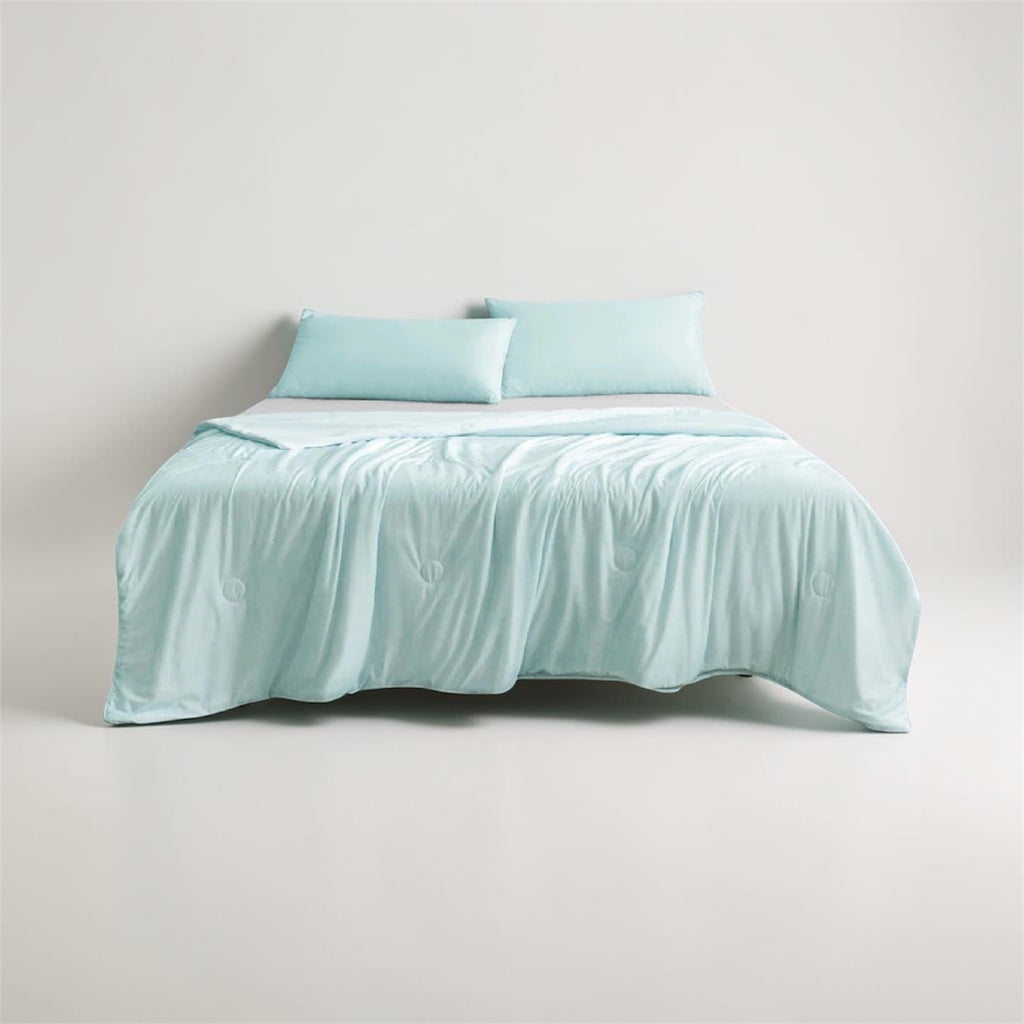 CoolWave™ Cooling Blanket – Lightweight Summer Comforter for Hot Sleepers